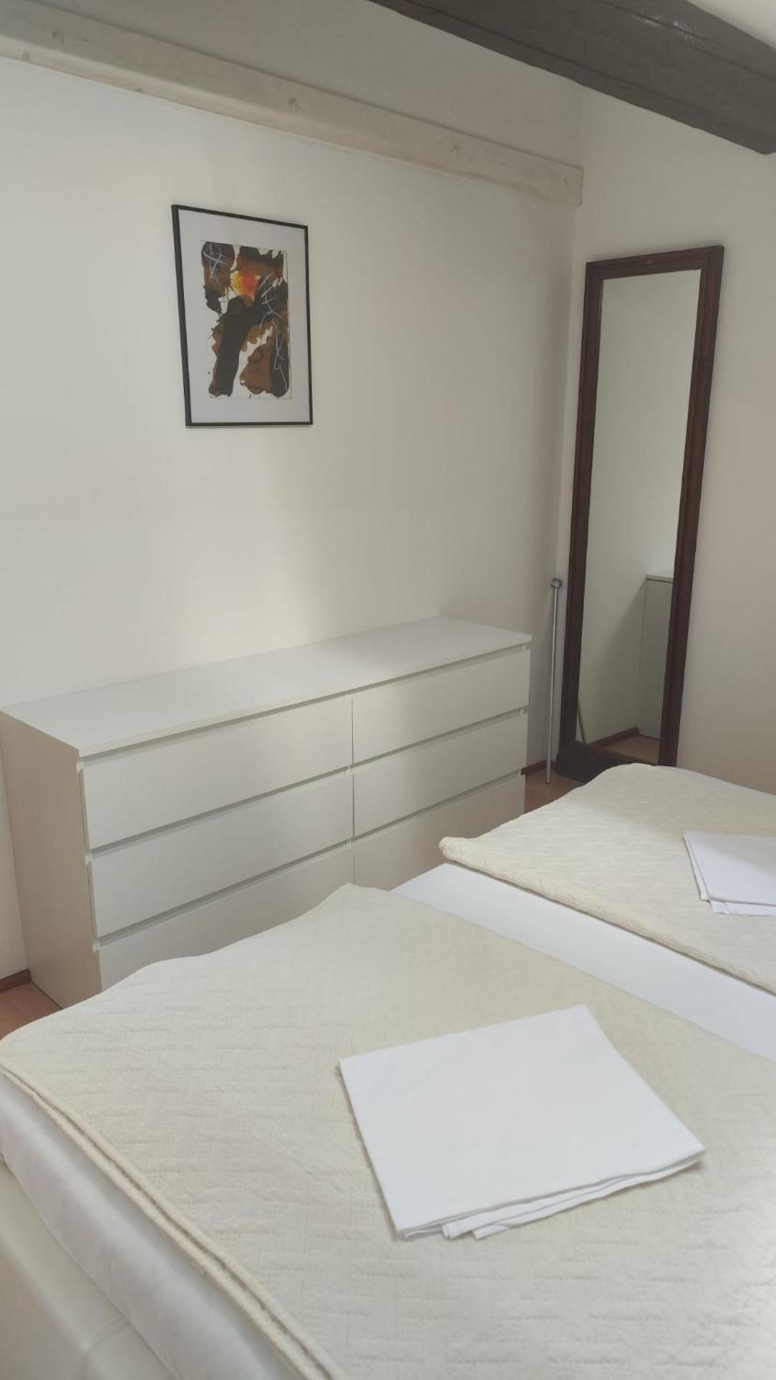Apartments Suri โวดีเซ ภายนอก รูปภาพ