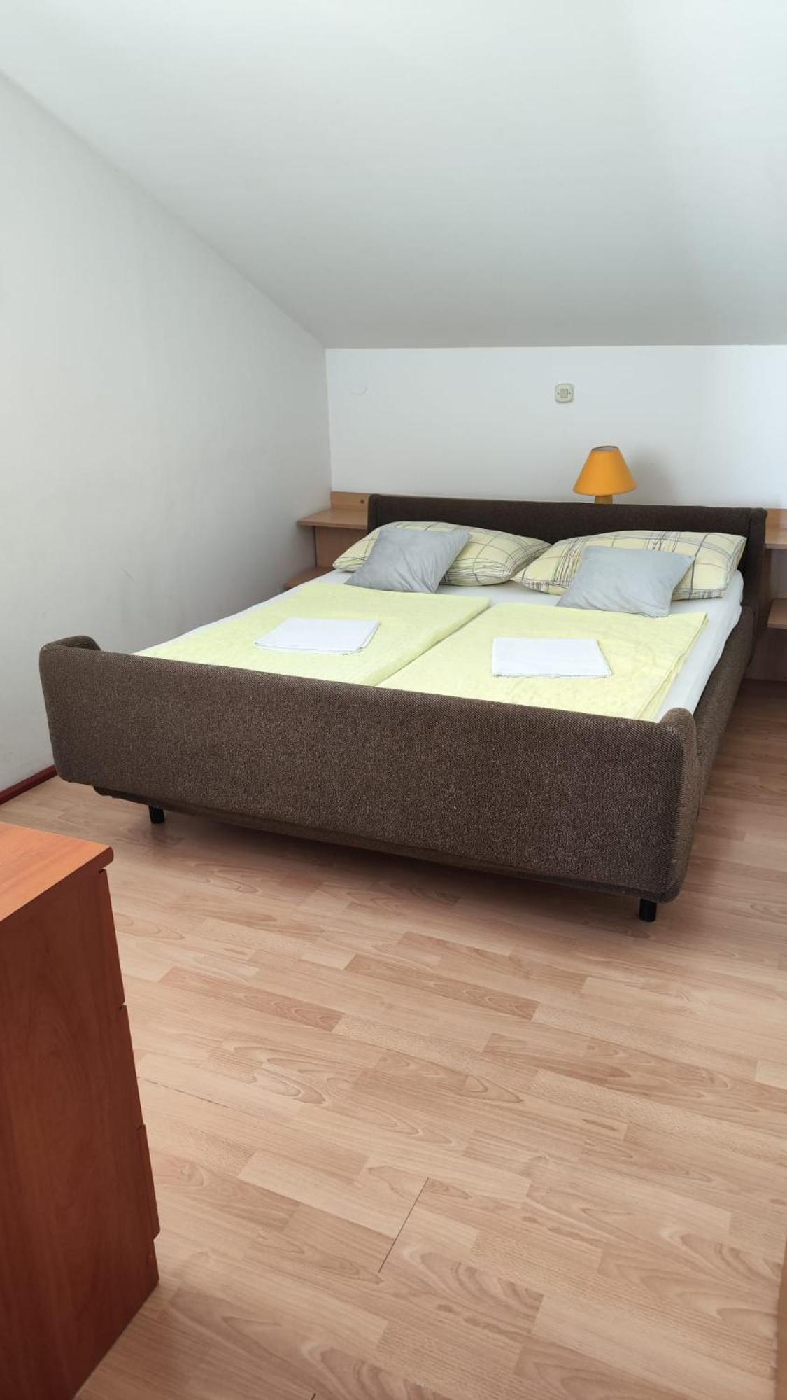 Apartments Suri โวดีเซ ภายนอก รูปภาพ